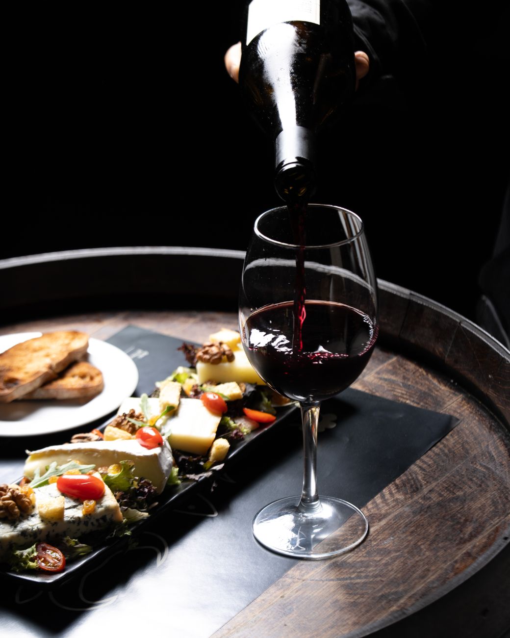 Verre de vin rouge et petiscos